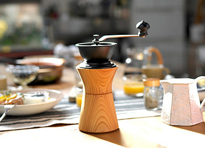 木製のコーヒーミル「COFFEE MILL」 - MokuNeji（モクネジ）×カリタ -
