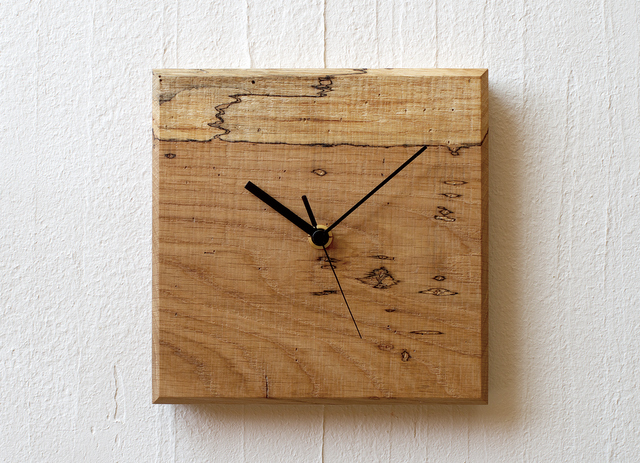 虫喰い材の壁掛け時計 「四角」 